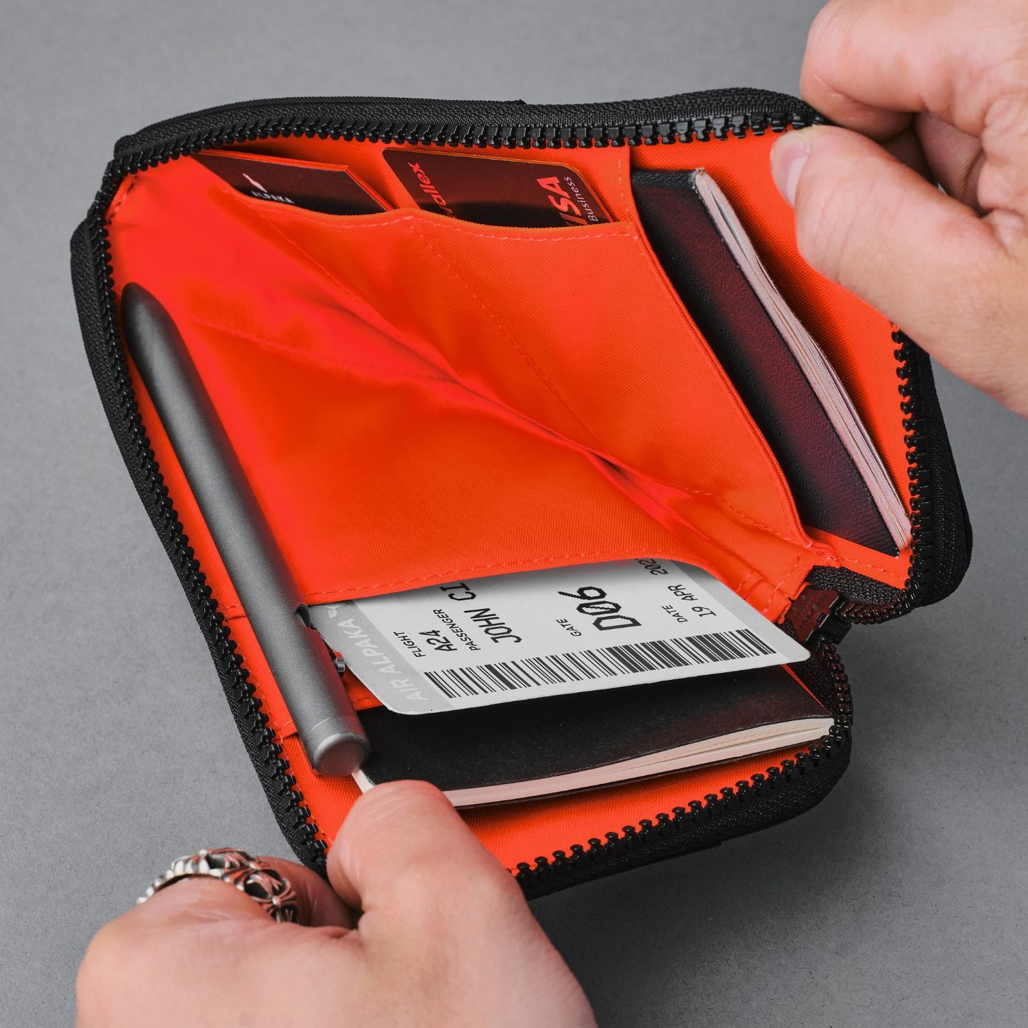 Alpaka Gear Zip Travel Wallet Black indvendigt design