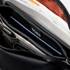 Bellroy Venture Travel Crossbody Jet Black (Leather Free) indvendige lommer