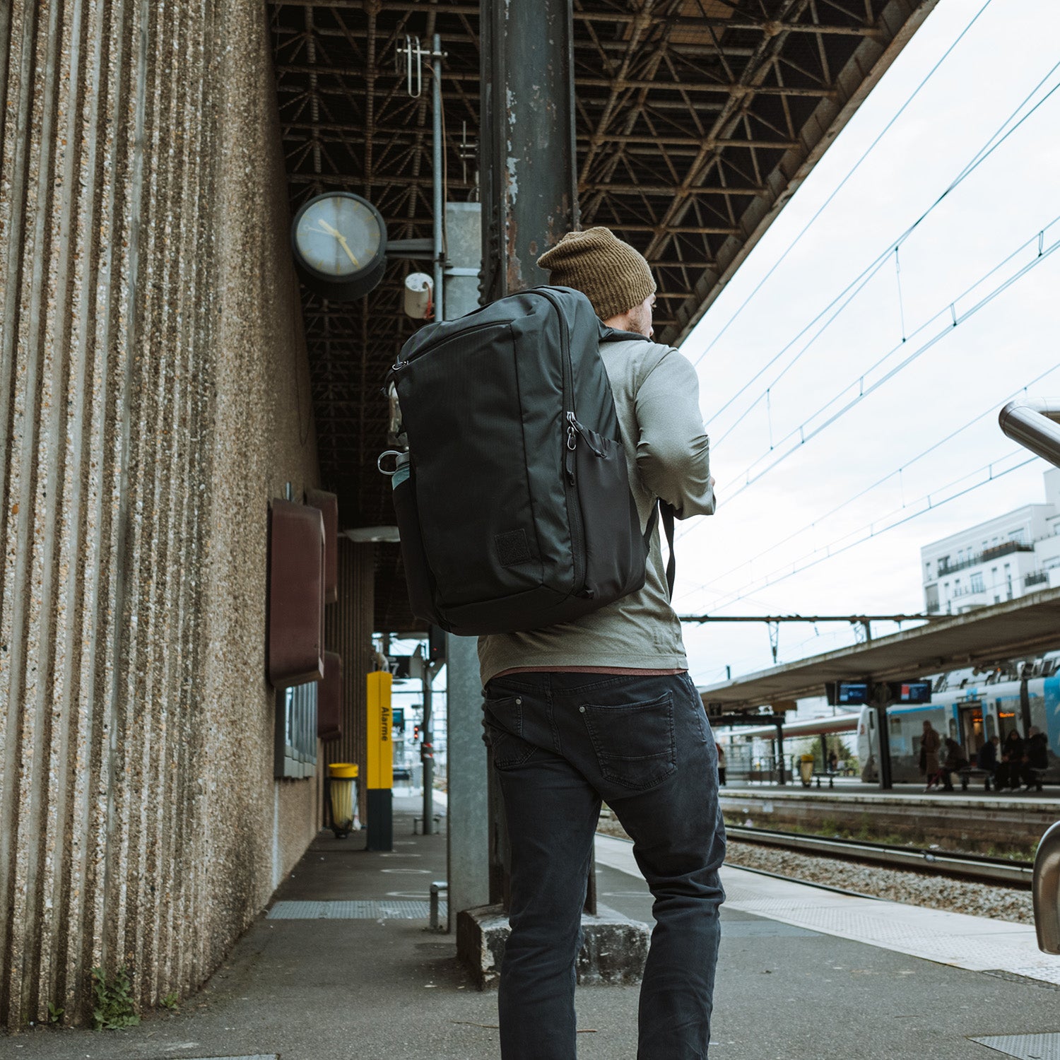 Evergoods Civic Travel Bag 35L Solution Dyed Black livsstilsbillede