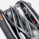 Peak Design Tech Pouch V2 Charcoal | Pouch til organisering af tech accessories